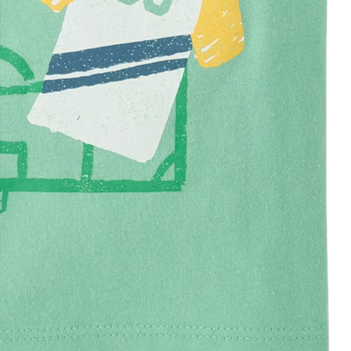 Camiseta verde con diseño de fútbol para niño