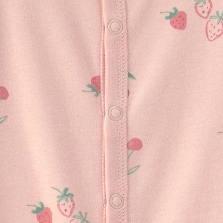 Pijama de 1 pieza con fresitas para bebita
