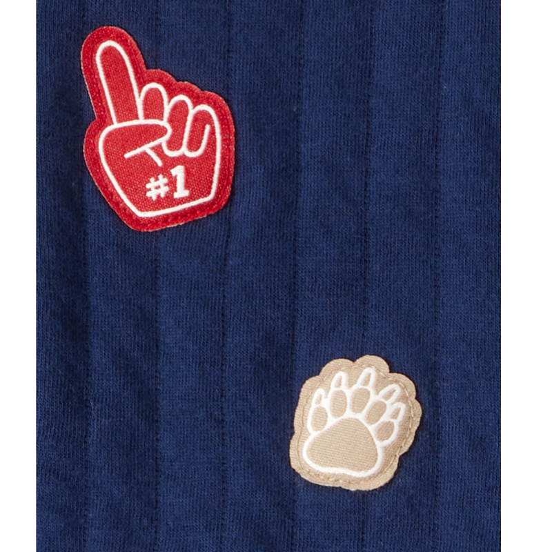 Conjunto 3 piezas con chaleco detalle de stickers de tela