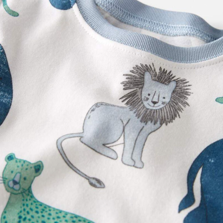 Pijama Little Planet Carter’s – Safari de 2 Piezas 🦁