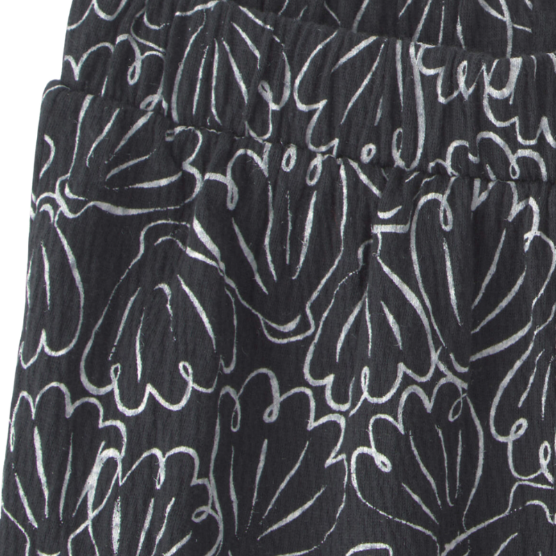 Conjunto 2 piezas floral con blusa de vuelos y short para bebita