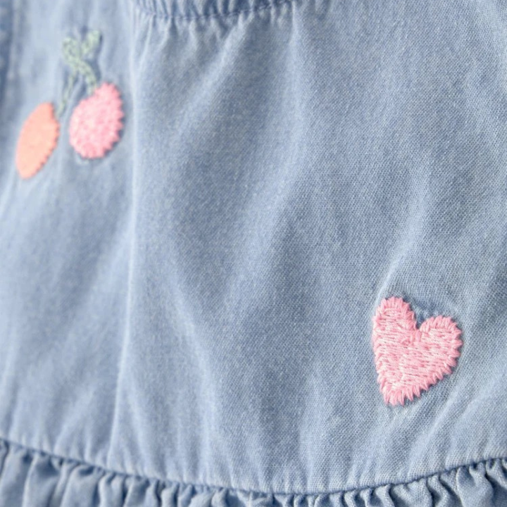 Conjunto de 3 piezas con blusa de chambray, mameluco y cubrepañal para bebita