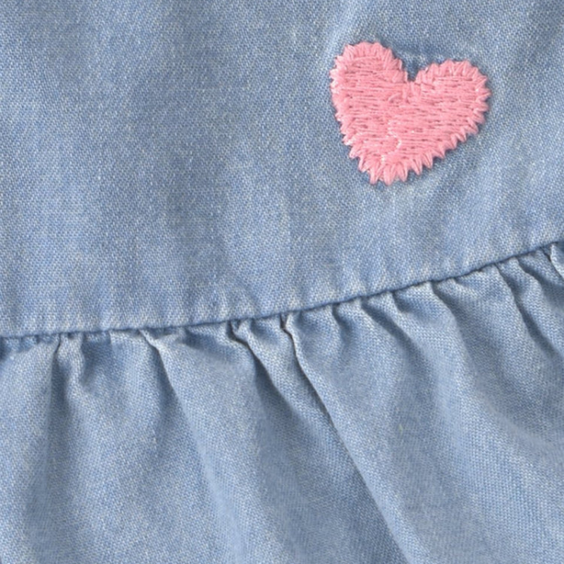 Conjunto de 3 piezas con blusa de chambray, mameluco y cubrepañal para bebita