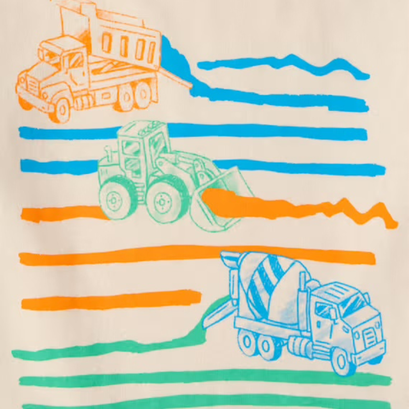 Camiseta marfil con vehículos de construcción para niño